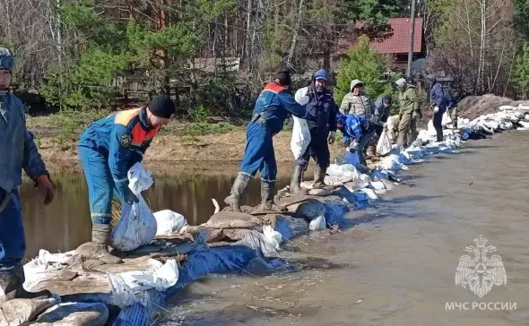 В Усть-Ишимском районе Омской области прорвало дамбу.