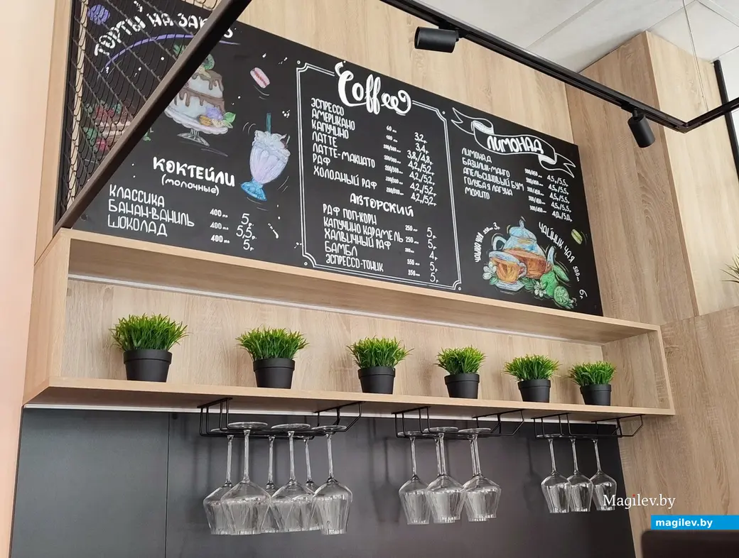 Кондитерская с именем. Попили кофе у Владислава Молдованова. Май 2024 года.