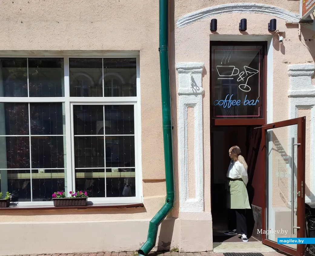 Кондитерская с именем. Попили кофе у Владислава Молдованова. Май 2024 года.