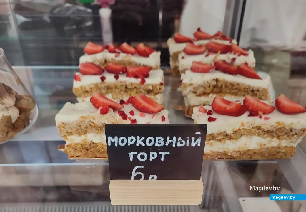 Кондитерская с именем. Попили кофе у Владислава Молдованова. Май 2024 года.