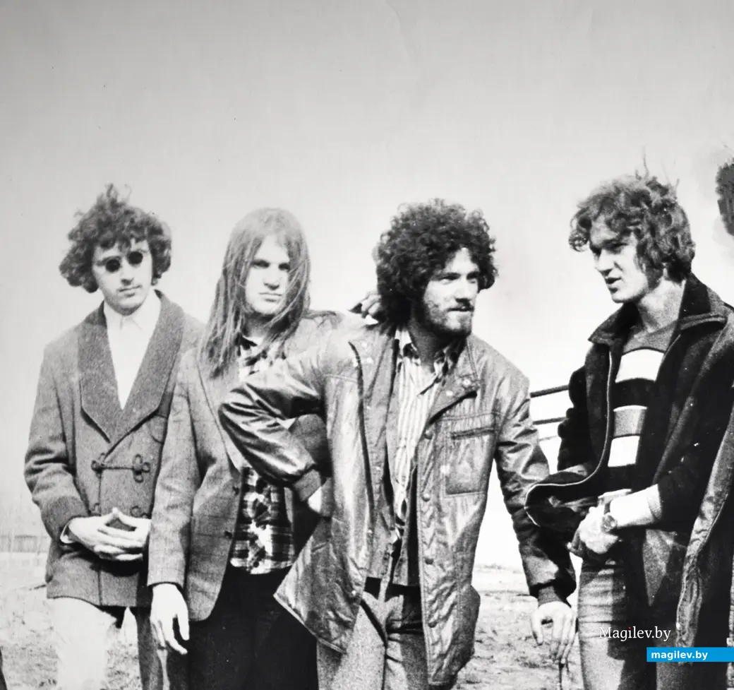 1970-е годы, Могилев. В брежневские времена все парикмахерские города плакали по этим пацанам.