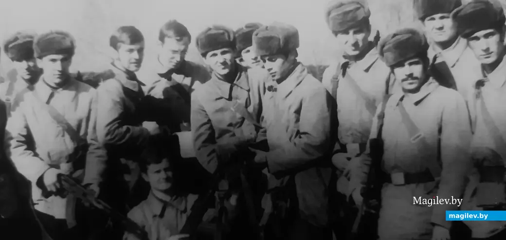 1970-е годы, Могилев. Курсанты группы СП-701 на полевых занятиях.