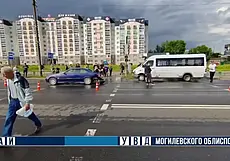 В Бобруйске маршрутка врезалась в BMW: есть пострадавшие