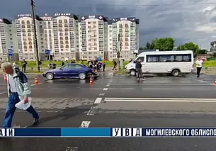 В Бобруйске маршрутка врезалась в BMW: есть пострадавшие