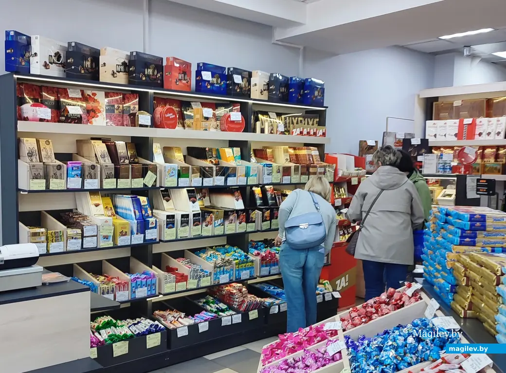 Бюджетный вариант в центре Могилева. Выпьем горячего шоколада со сладостями за 10 рублей на двоих. Май 2024 года.