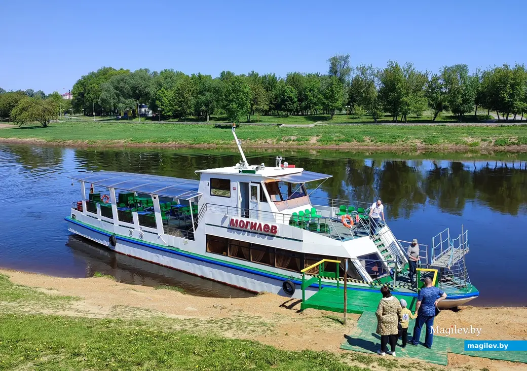 С ветерком по реке. Сколько стоит прокатиться на теплоходе? 19 мая 2024 года.