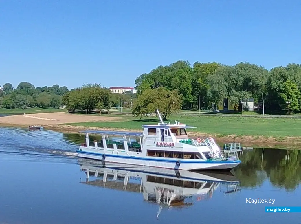 С ветерком по реке. Сколько стоит прокатиться на теплоходе? 19 мая 2024 года.