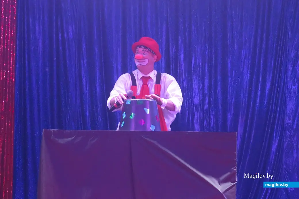 Май 2024 г. Могилев, пр.Пушкинский. Выступление цирка-шапито Sirius.