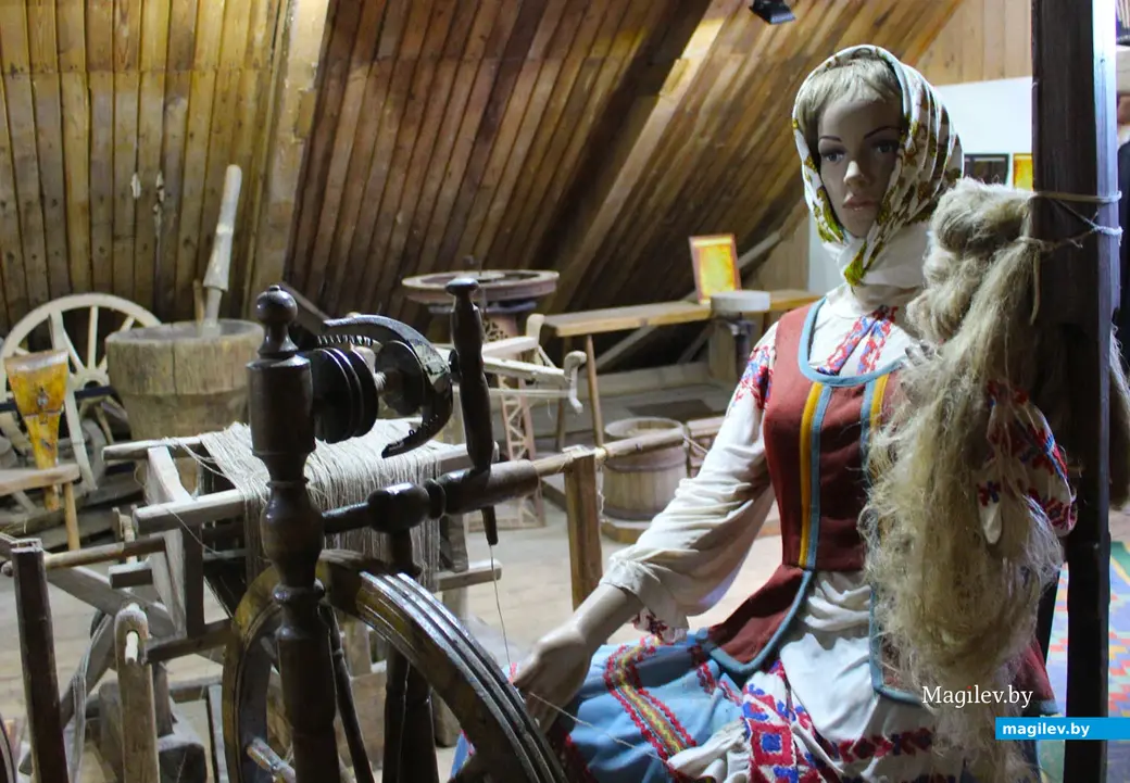 Май 2024 года. Деревня Жодишки Сморгонского района Гродненской области. Музей на втором этаже водяной мельницы.