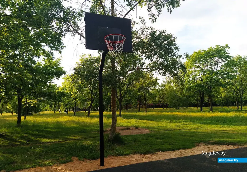 22 мая 2024 года. Могилев. Многофункциональная спортивная площадка в парке возле Святого озера по проспекту Шмидта.