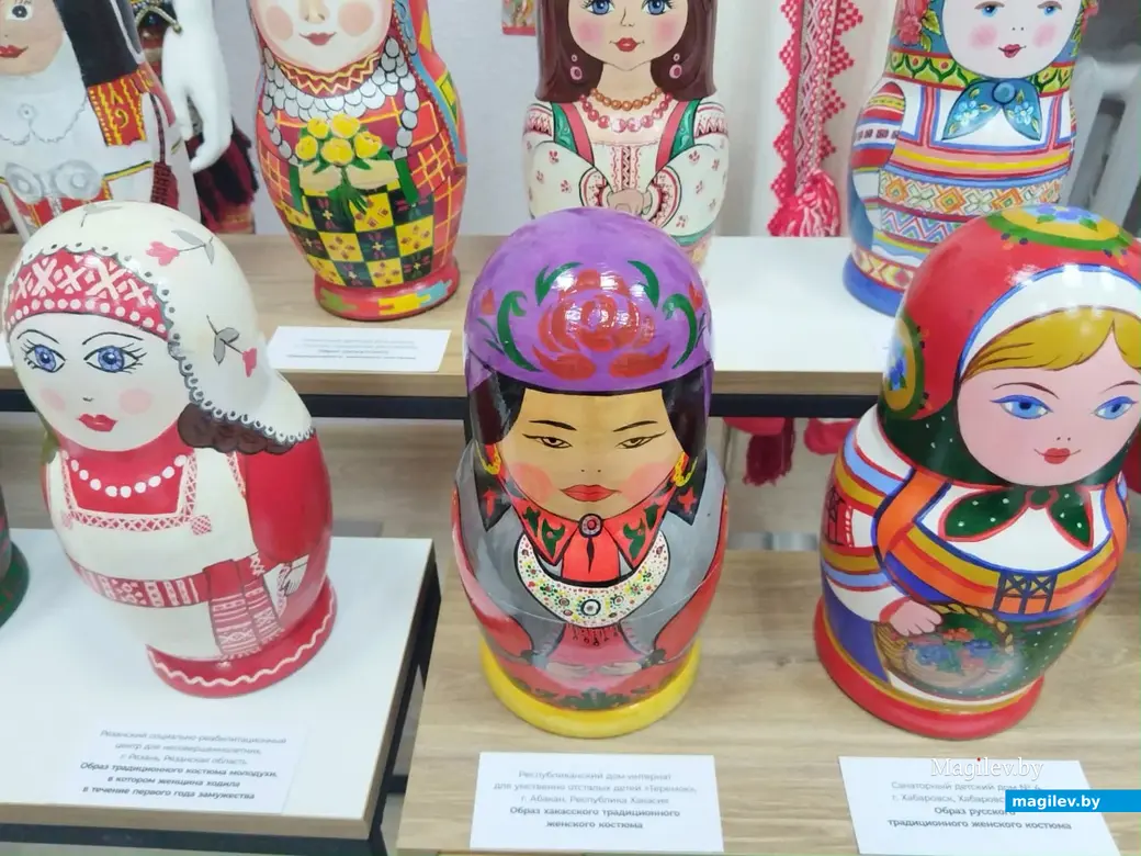 Май, 2024 г. г. Могилев. Музей им. П. Масленникова. Выставка «Путешествие матрешки».