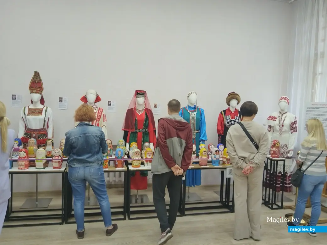 Май, 2024 г. г. Могилев. Музей им. П. Масленникова. Выставка «Путешествие матрешки».