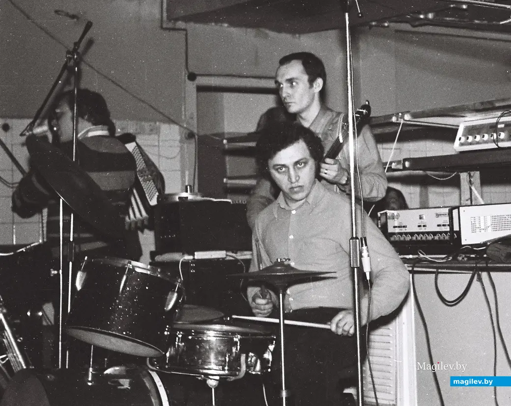 1970-е годы, Могилев. Ударная работа Марата Музыкантова. Фото Василя Титова.