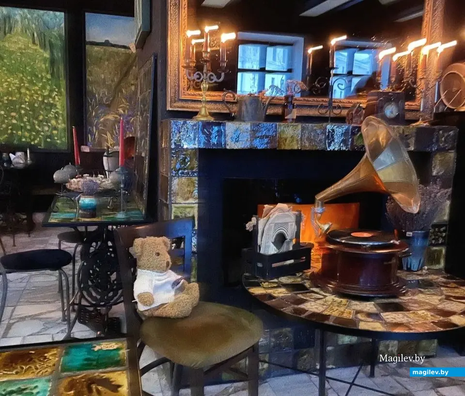 «Пока мои руки держали мокрый фарфор, все мысли были только о нем». Как я лепила чашку и блюдце на мастер-классе по керамике.