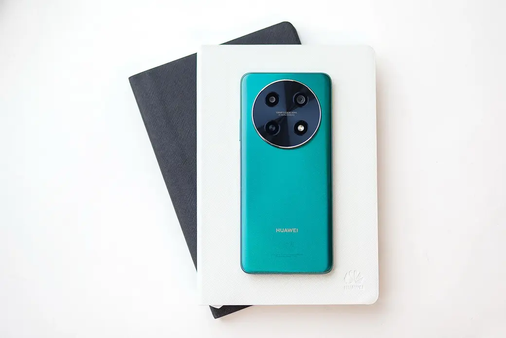 Стильный корпус со звездным кольцом.