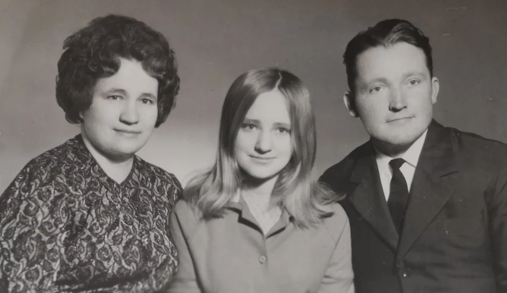 Анна Викторовна и Валентин Назарович Климовы с дочкой Таней.