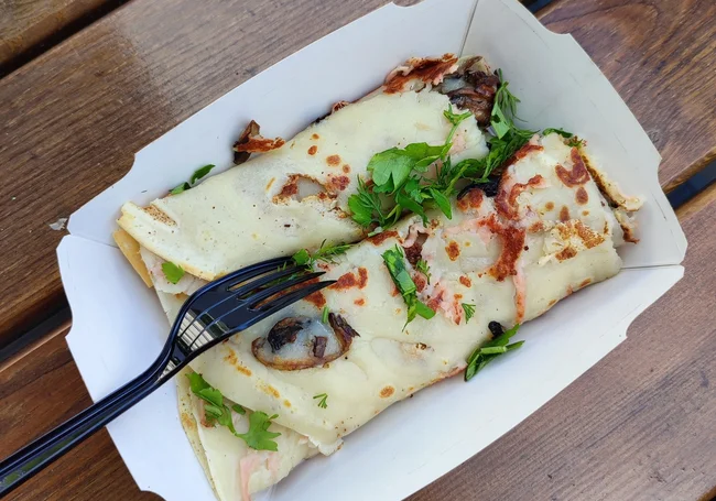 Шаурма отличная, а блинчик мог быть лучше. Перекусили в кафе «БульбашОК»