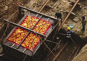 В Китае археологи нашли 16-тонный древний саркофаг с сокровищами (видео)