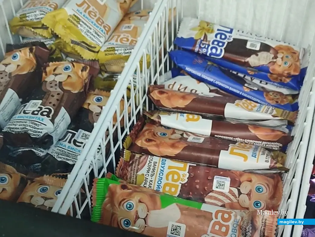 Ларек от Могилевской фабрики мороженого появился в Комсомольском сквере, 8 июня 2024 года.