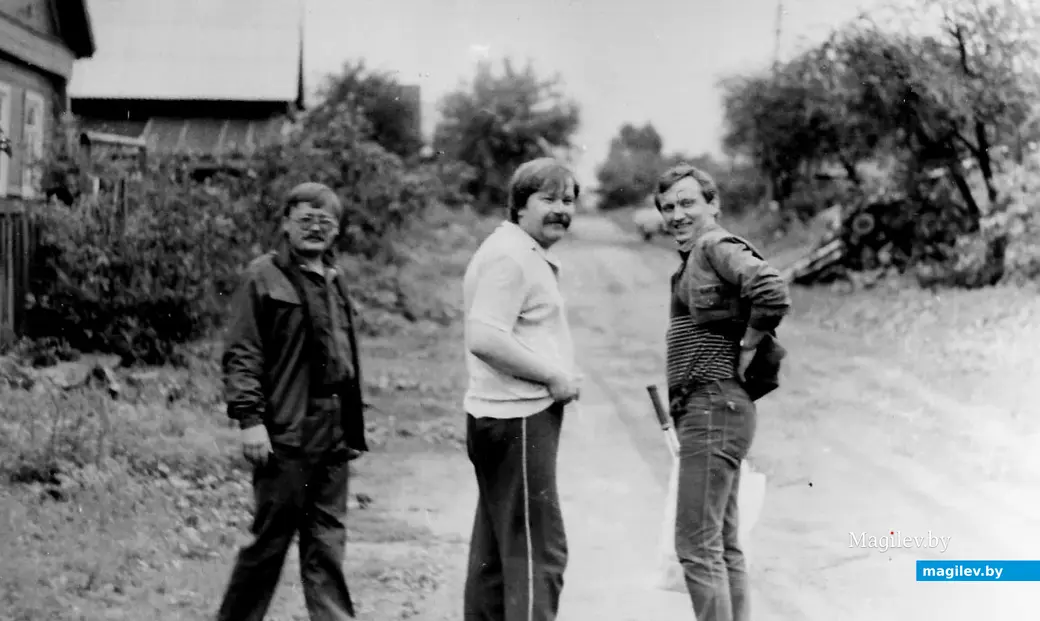 1970-е годы, Могилев, Полярный переулок. Вася Мак Овчинникоа, Коля Клишевич, Андрей Самойлов. Да, они уже ушли. Но они все равно с нами.