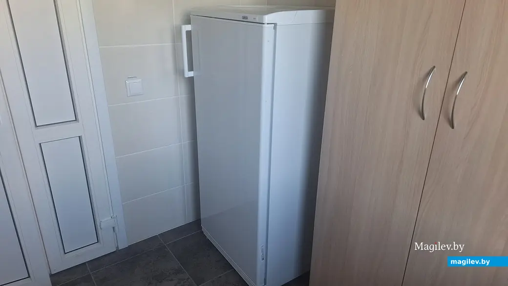 Май 2024 г. Могилев, палата в новой «инфекционке». Есть холодильник и шкаф.