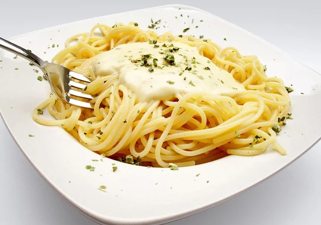 Почему еда после разогрева в микроволновке становится невкусной: 3 распространенные ошибки