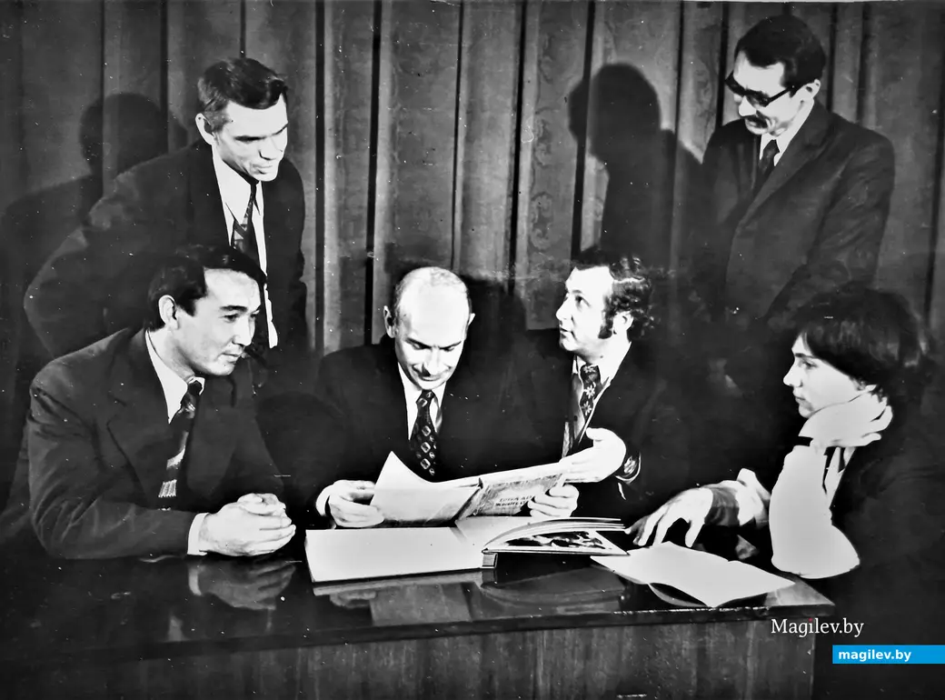 Еще работая в Киргизии, Владимир Браиловский (третий справа) отличался своей активностью в общественных делах.