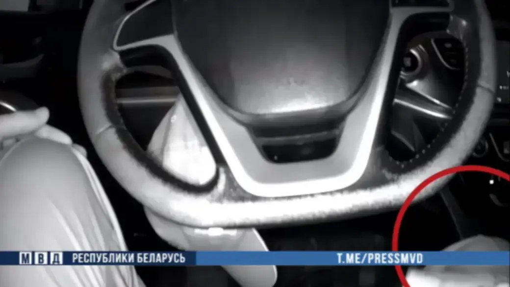 11.06.2024 г В Могилеве женщина-водитель пыталась дать взятку инспектору ГАИ. Фото: скан с видео МВД РБ