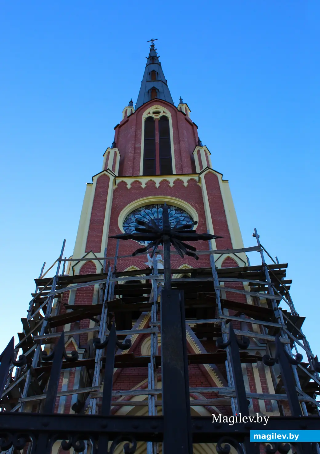 Май 2024 года. Деревня Гервяты. Костел Святой Троицы.