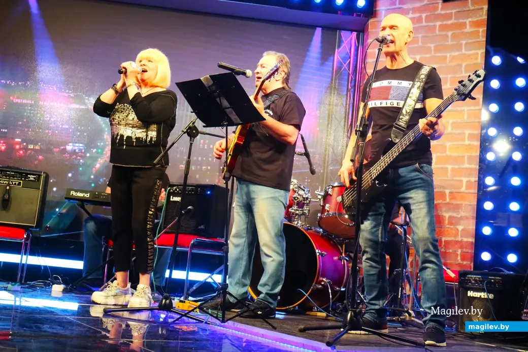 2021 г., Могилев. Валера Катков со своей супругой Людмилой Васильченко и Сергеем Коноплевым выступают в телепередаче «Легенды танцплощадок».