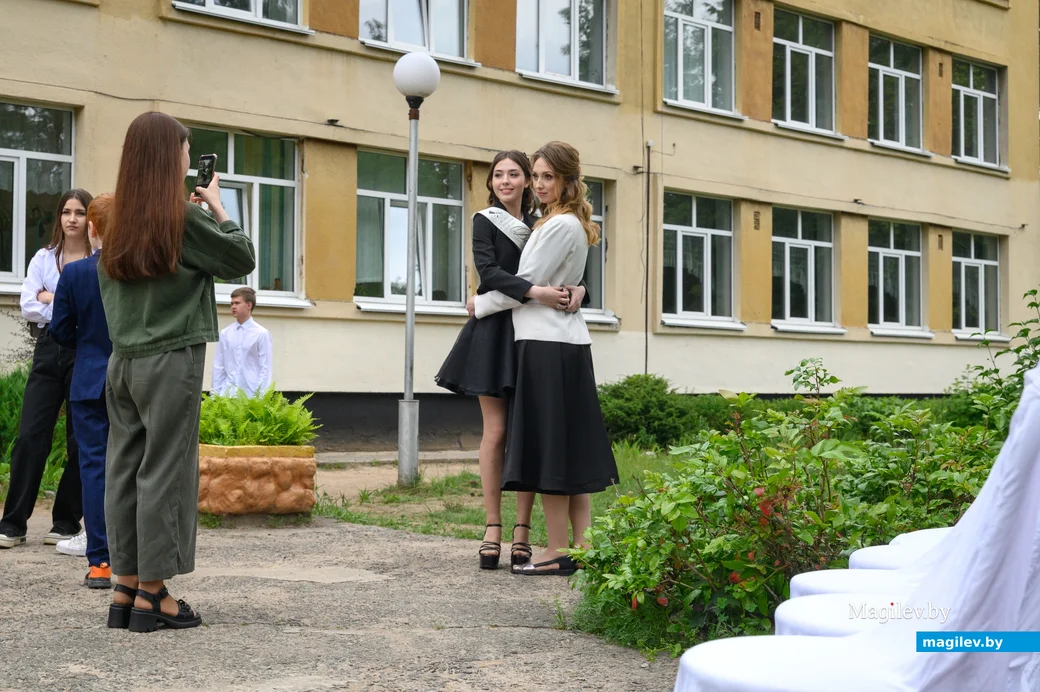 14.06.2024. Микрорайон Киселевичи. Вручение аттестатов об общем среднем образовании выпускникам