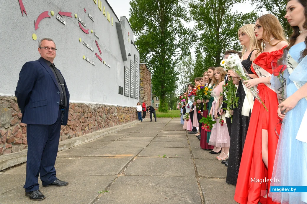 14.06.2024. Микрорайон Киселевичи. Вручение аттестатов об общем среднем образовании выпускникам
