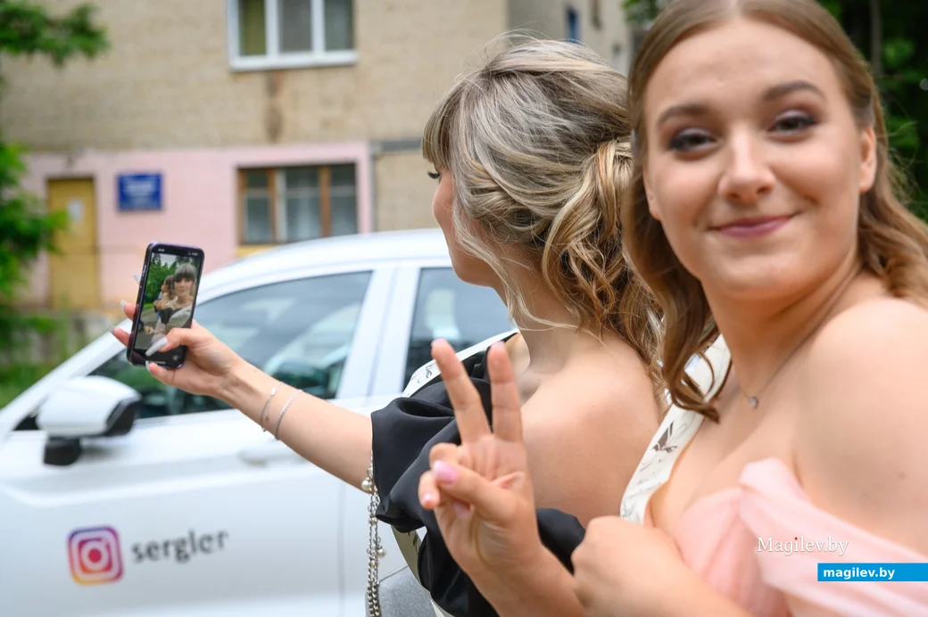 14.06.2024. Микрорайон Киселевичи. Вручение аттестатов об общем среднем образовании выпускникам