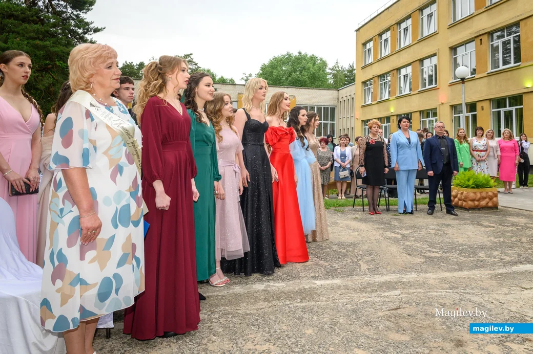 14.06.2024. Микрорайон Киселевичи. Вручение аттестатов об общем среднем образовании выпускникам