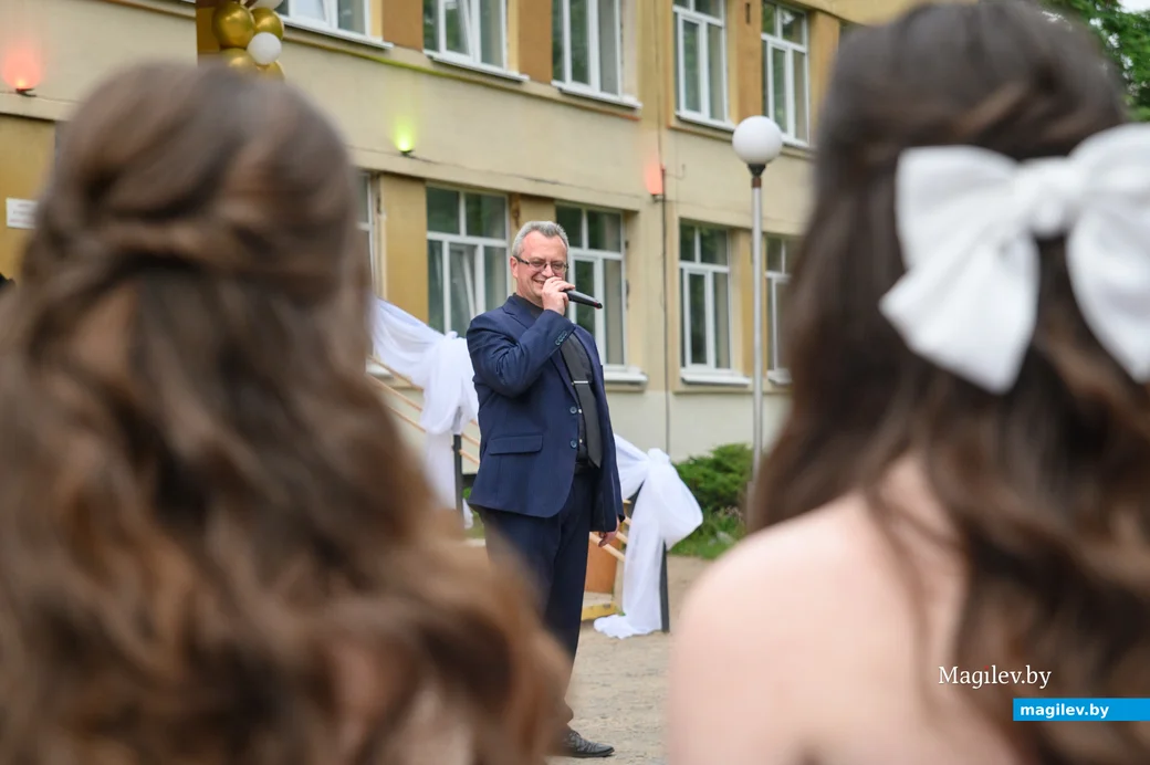 14.06.2024. Микрорайон Киселевичи. Директор СШ №21 Дмитрий Вахник не только произнес