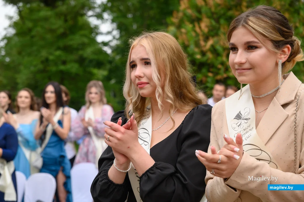 14.06.2024. Микрорайон Киселевичи. Вручение аттестатов об общем среднем образовании выпускникам