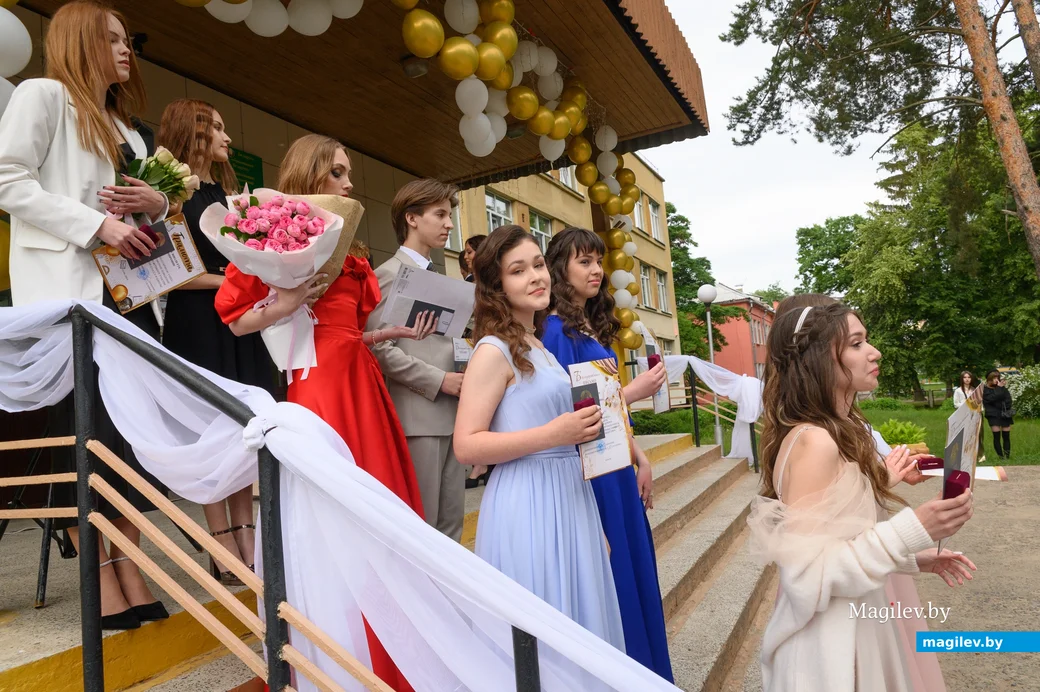 14.06.2024. Микрорайон Киселевичи. Вручение аттестатов об общем среднем образовании выпускникам