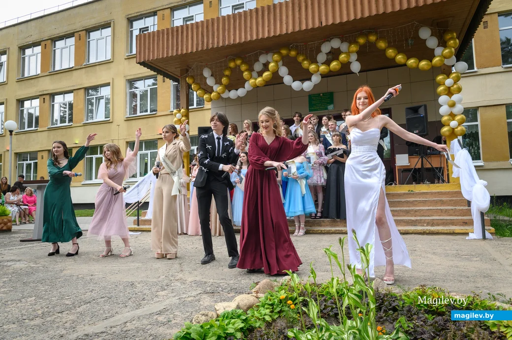 14.06.2024. Микрорайон Киселевичи. Вручение аттестатов об общем среднем образовании выпускникам