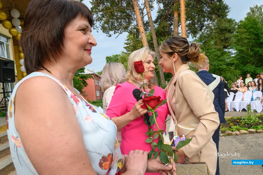 14.06.2024. Микрорайон Киселевичи. Вручение аттестатов об общем среднем образовании выпускникам