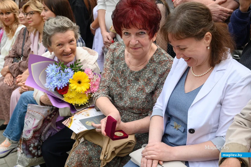 14.06.2024. Микрорайон Киселевичи. Вручение аттестатов об общем среднем образовании выпускникам