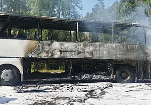 Вблизи Лунинца на трассе М10 загорелся автобус