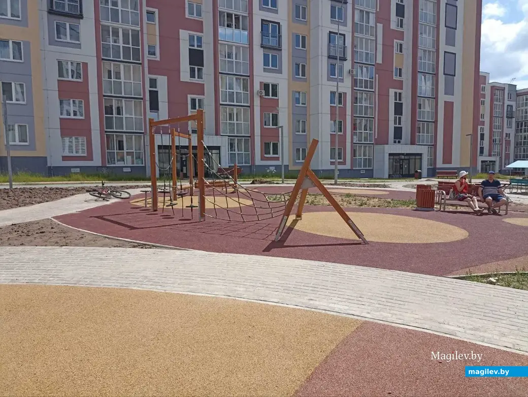 Июнь 2024 г. Могилев, Первомайская, детская площадка в жилом комплексе «Талисман».