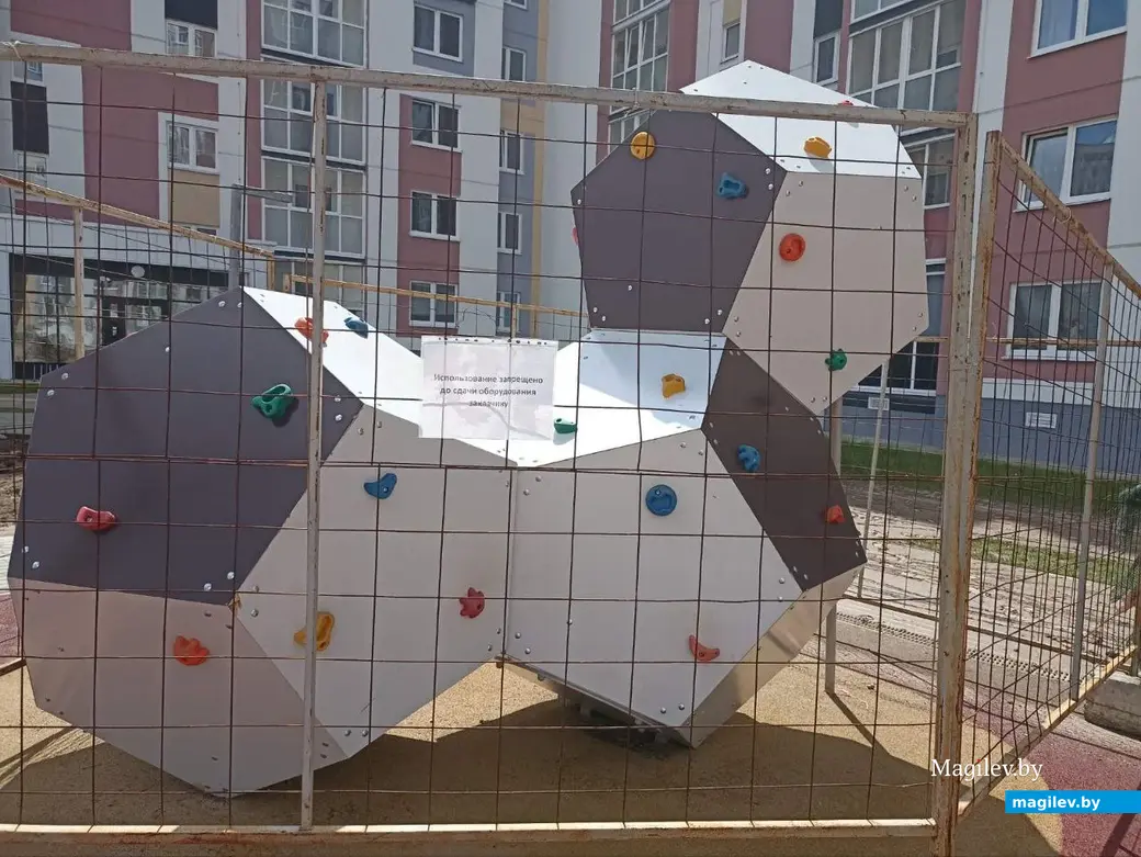 Июнь 2024 г. Могилев, Первомайская, детская площадка в жилом комплексе «Талисман».