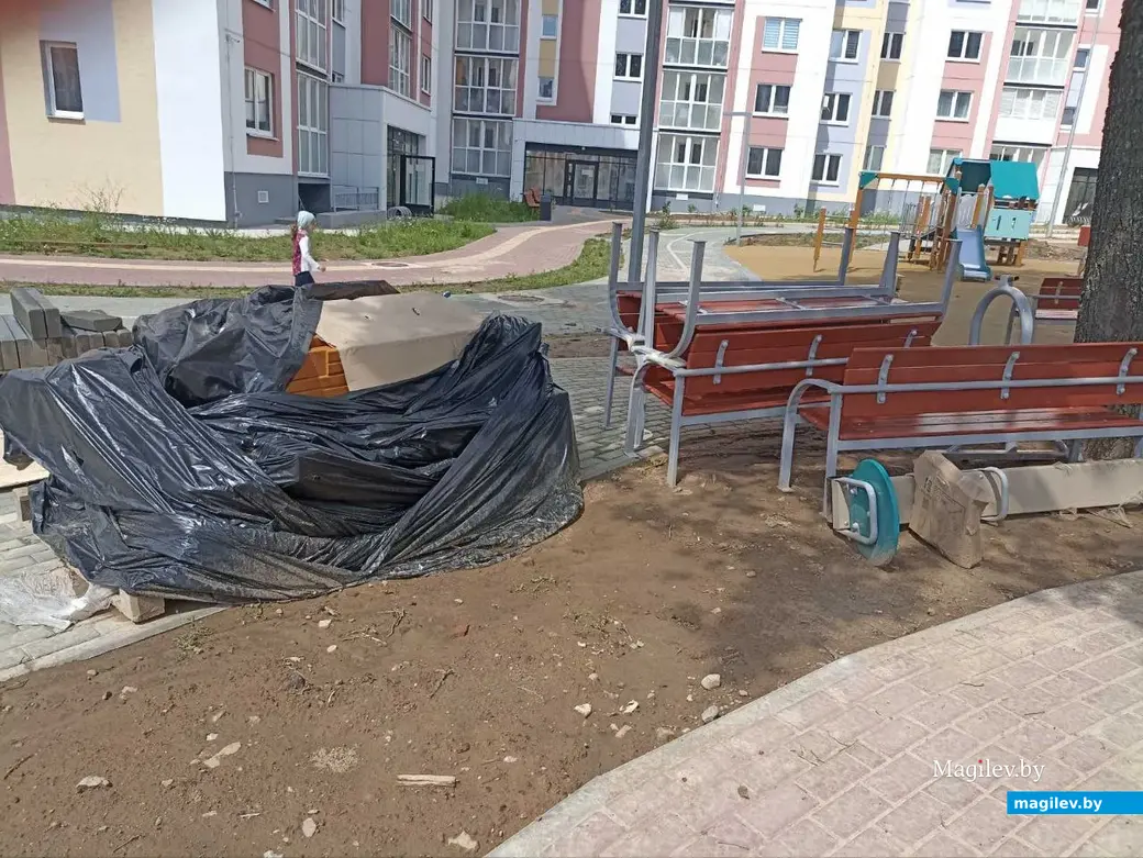 Июнь 2024 г. Могилев, Первомайская, детская площадка в жилом комплексе «Талисман». Еще не все доделано.