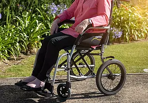 В Барановичах женщина с поддельным удостоверением инвалида просила милостыню