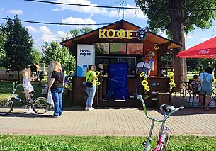 Коктейль так себе, а вафля вкусная. Перекусили в кафе в Подниколье