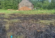 Хотела сжечь траву: в Хотимском районе пенсионерка получила серьезные ожоги и погибла