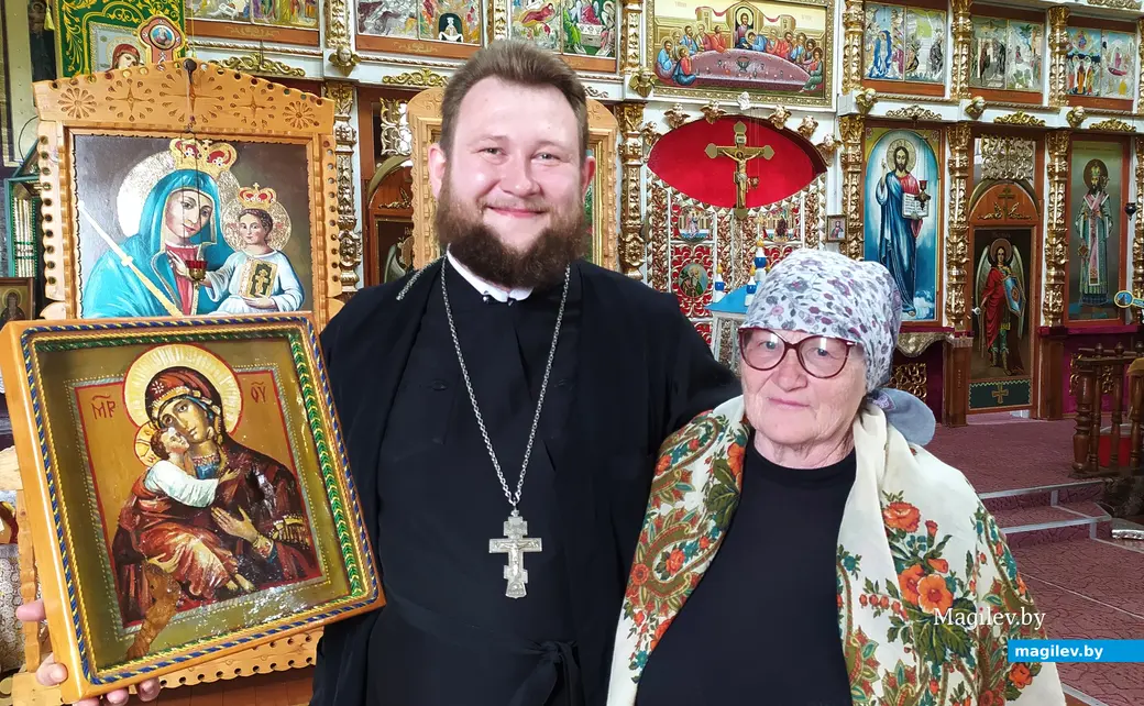 11.06.2024. Краснопольский район. Выдренка. Храм святителя Димитрия Ростовского. Отец Николай и смотрительница храма Валентина