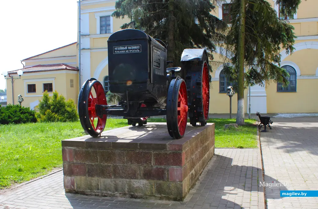 18 июня 2024 года. Пинск. Музейный экспонат под открытым небом возле музея белорусского Полесья.