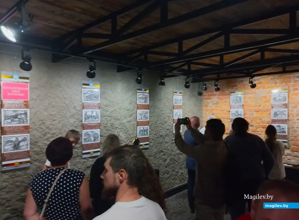 21.06.2024 г., Могилев, Арт-ЦуМ на Дубровенке. Выставка Виктора де Буга «Исторические вехи Могилева».